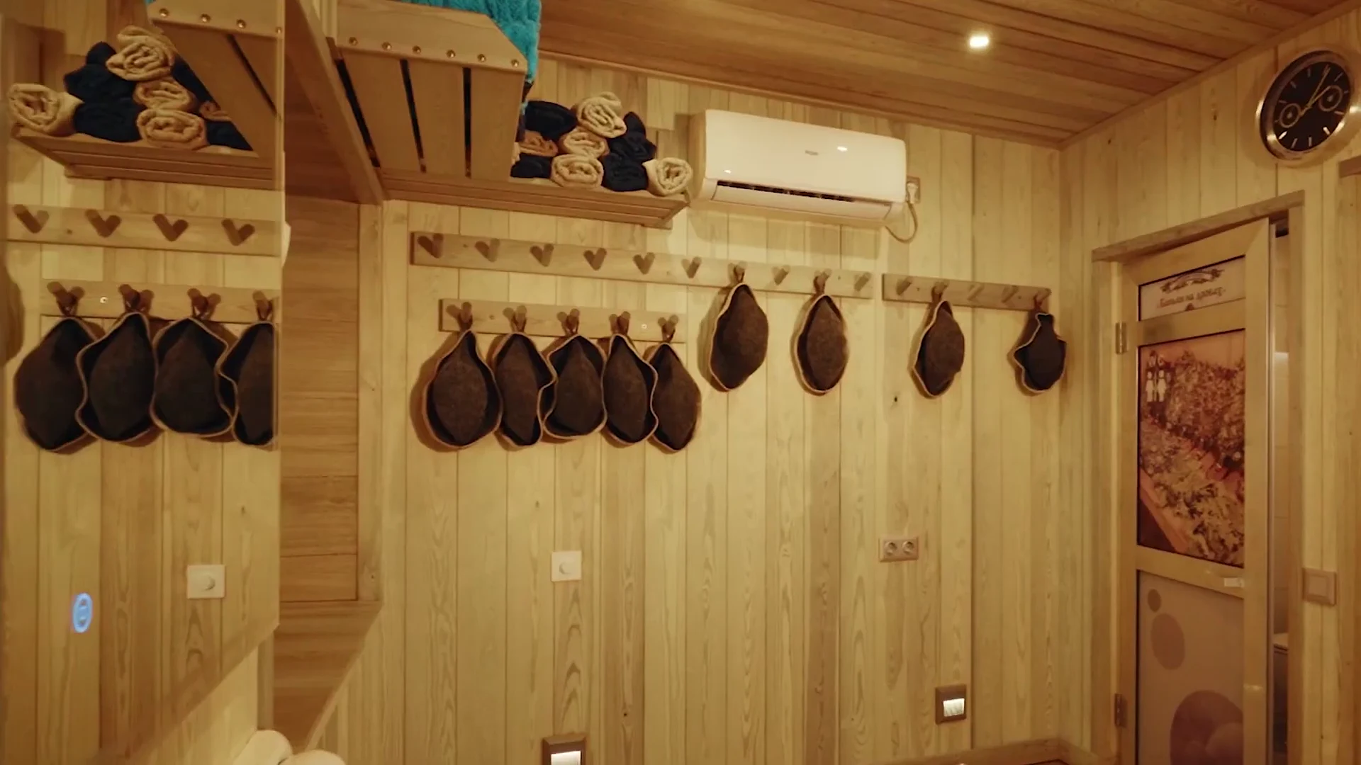 Large Sauna: interior 1